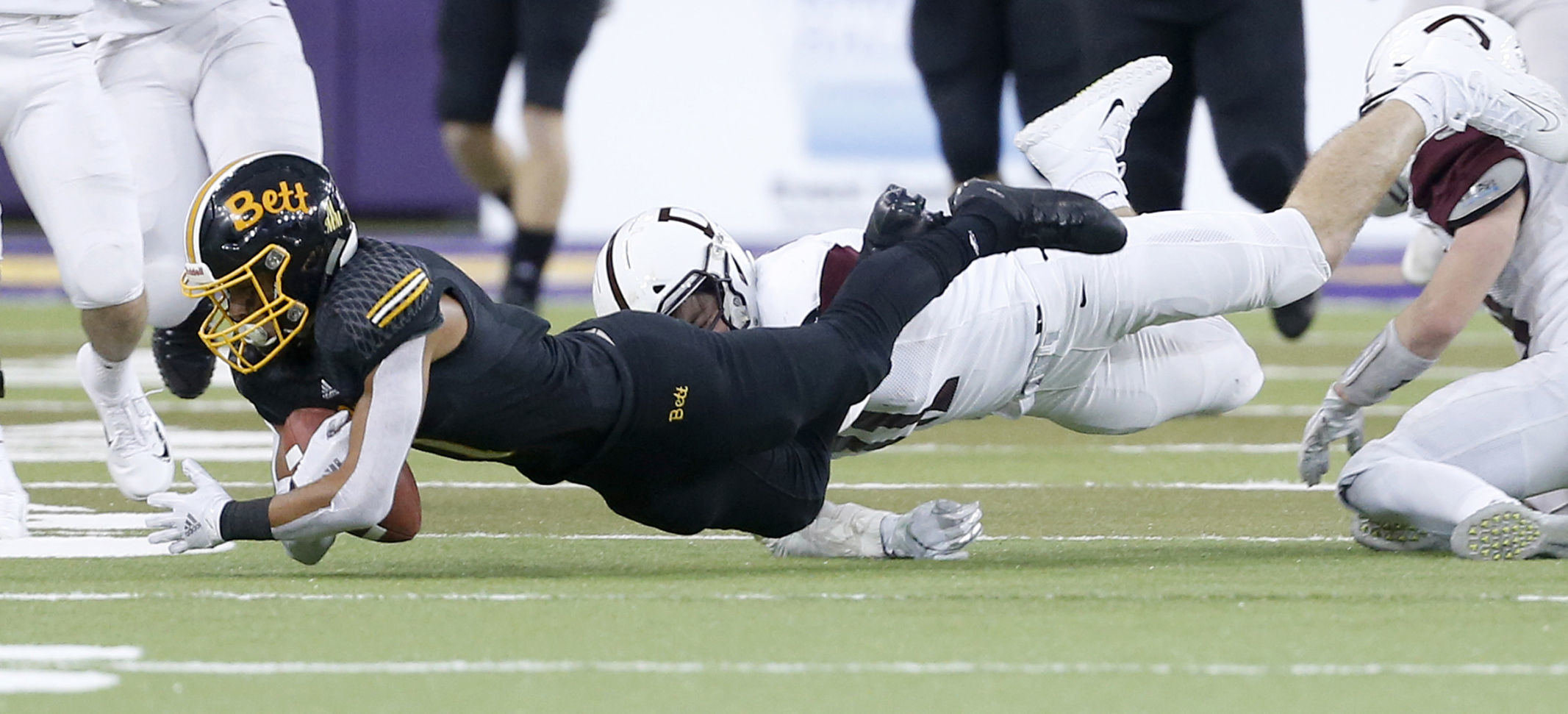 110918bp-bettendorf-dowling-catholic-08